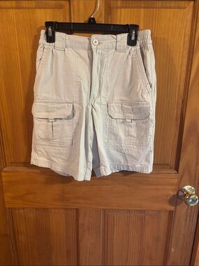 Basic Editions Men's Cargo Shorts in Light Tan